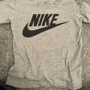 Gray Nike shirt gently used